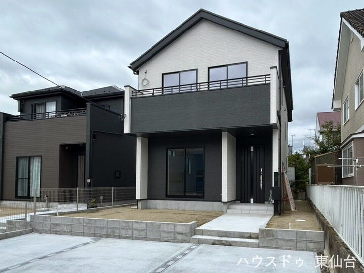 【外観】
南6m公道に面した開放区画に誕生したZEH水準・長期優良住宅の新築♪
並列3台駐車と南庭付きで、LDK18.5帖の折上天井が魅力