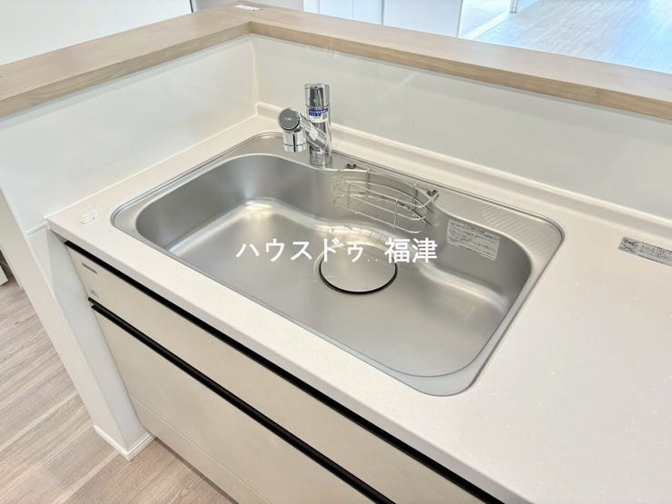 大きめのシンクで洗い物のストレス削減!
蛇口の先端に浄水器を内蔵しているため場所をとりません。
《福津市若木台1丁目 新築戸建》