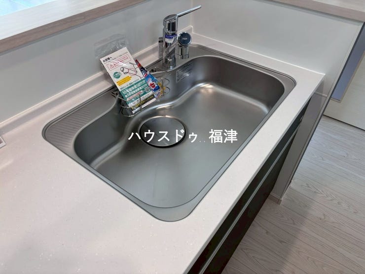 大きめのシンクで洗い物のストレス削減!
蛇口の先端に浄水器を内蔵しているため場所をとりません。
《福津市若木台1丁目 新築戸建》