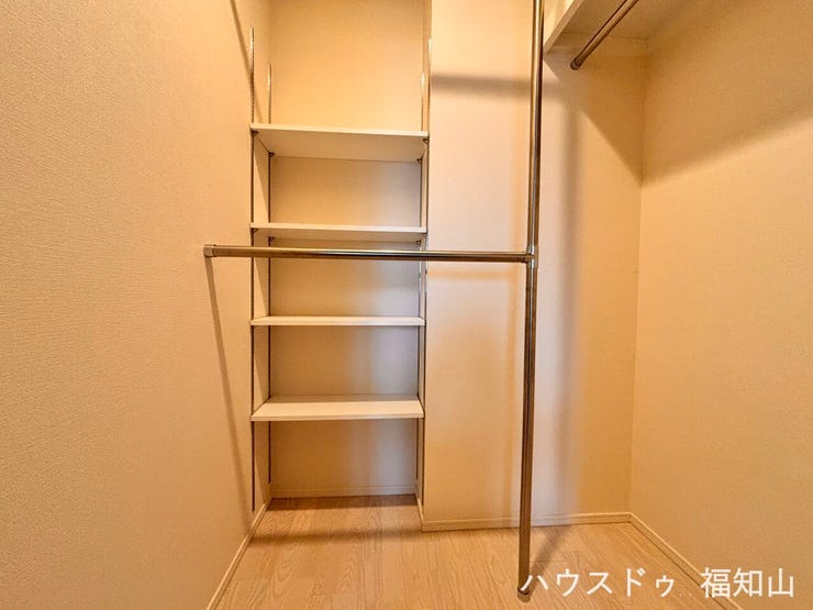 各洋室に収納を備え、さらにウォークインクローゼットも設置。