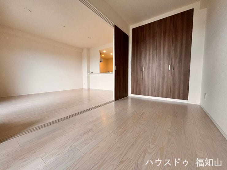 各居室に収納スペースを確保した、すっきりと暮らせる住空間。衣類や季節物はもちろん、日用品までしっかり収納でき、お部屋を広々とお使いいただけます。