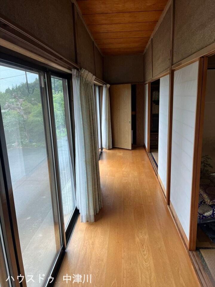 南西側の廊下
