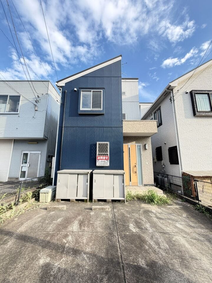 年月とともに馴染んだ風合いが、どこか安心感を与える住まい