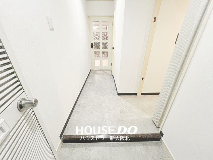 ■白を基調とした、明るく清潔感のある玄関・廊下♪
■室内へと続くすっきりとした空間が、心地よく迎えてくれます!