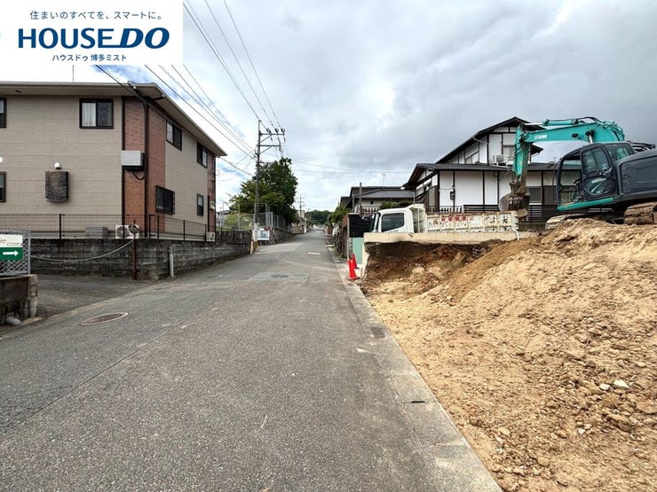【最大120万円を助成♪子育て世帯市内引越し応援助成金(福岡市)対象物件】■東月隈小学校まで歩5分■駐車スペース3台分。お車の出し入れしやすい並列駐車。(9月8日撮影/造成前)