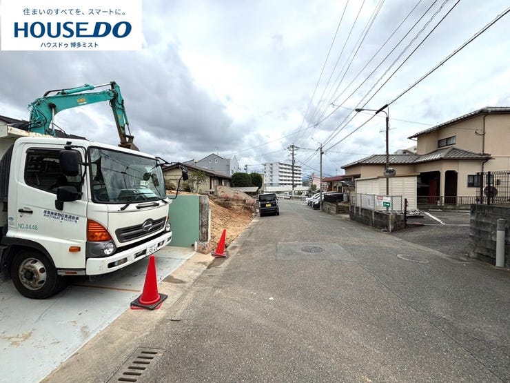 【最大120万円を助成♪子育て世帯市内引越し応援助成金(福岡市)対象物件】■東月隈小学校まで歩5分■駐車スペース3台分。お車の出し入れしやすい並列駐車。(9月8日撮影/造成前)
