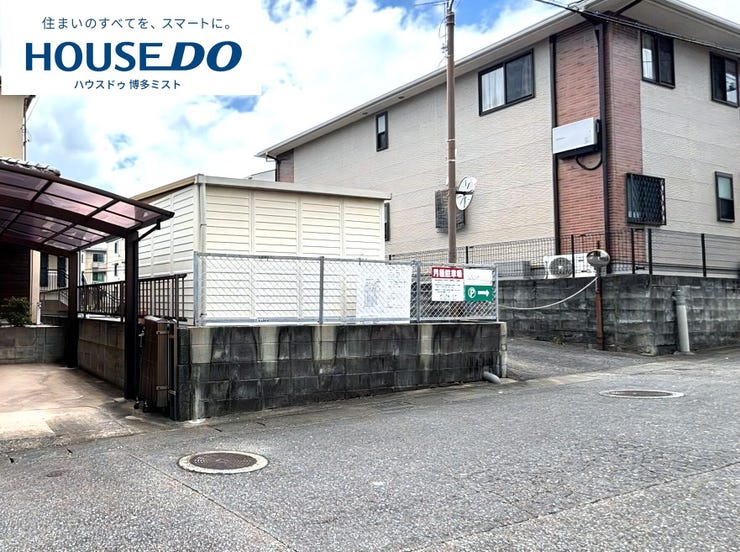 【外観】
【最大120万円を助成♪子育て世帯市内引越し応援助成金(福岡市)対象物件】■東月隈小学校まで歩5分■駐車スペース3台分。お車の出し入れしやすい並列駐車。(9月8日撮影/造成前)