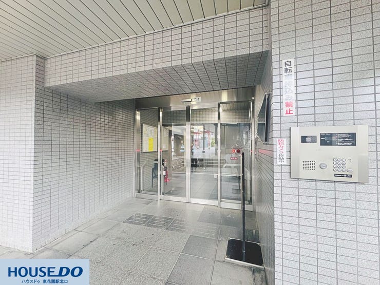 防犯カメラとオートロックを完備した安心のエントランス!部外者の侵入を防ぎ、防犯面にも配慮された安全な暮らしをサポートします!