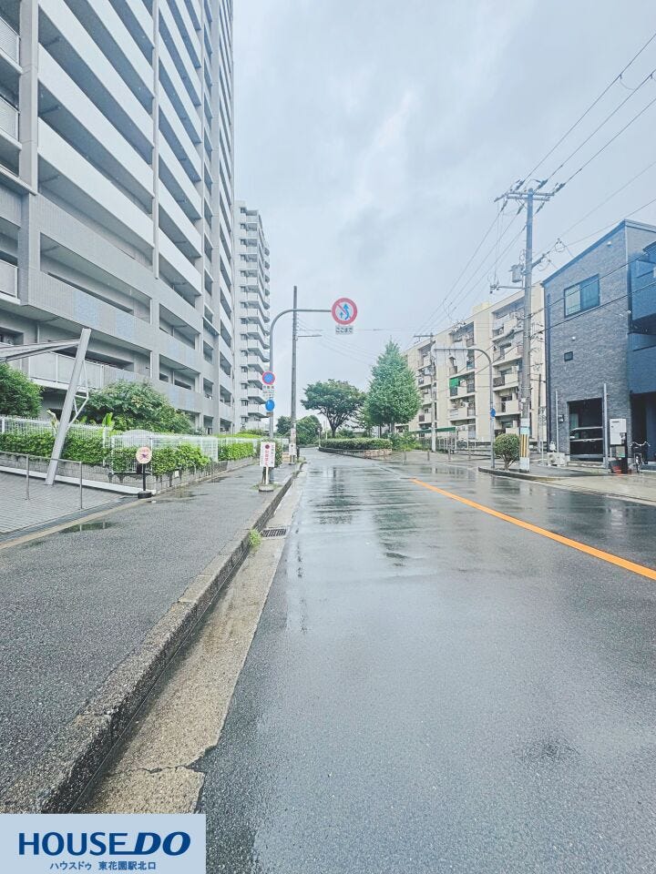 歩道がきれいに整備された前面道路!見通しが良くお子様やご高齢の方の歩行も安心で、日々の移動が快適に行えます♪