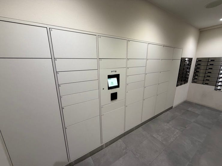 不在時の荷物受け取りに便利な宅配ボックスを設置。ネットショッピングをよく利用される方にも嬉しい設備です♪