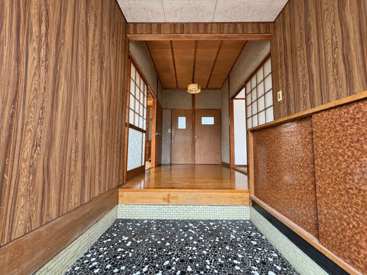 ※空室をイメージしCG加工したものです。
画像は実際の外観写真と間取り図から再現した「イメージ」で実際とは多少異なります。
