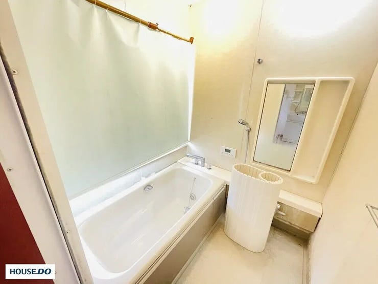 清潔感のある白を基調とした、ゆったり寛げるバスルーム