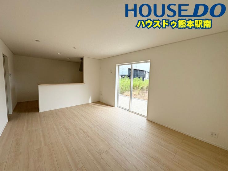 ■リビング16帖
・16帖の広々リビング♪
・家族が集まる場所だからこそ、ゆったりとした広さは嬉しいポイント。家具を置いても圧迫感を感じにくい空間です。