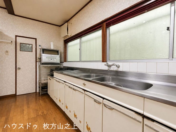 横幅が長く作業すぺーるが魅力のキッチン。