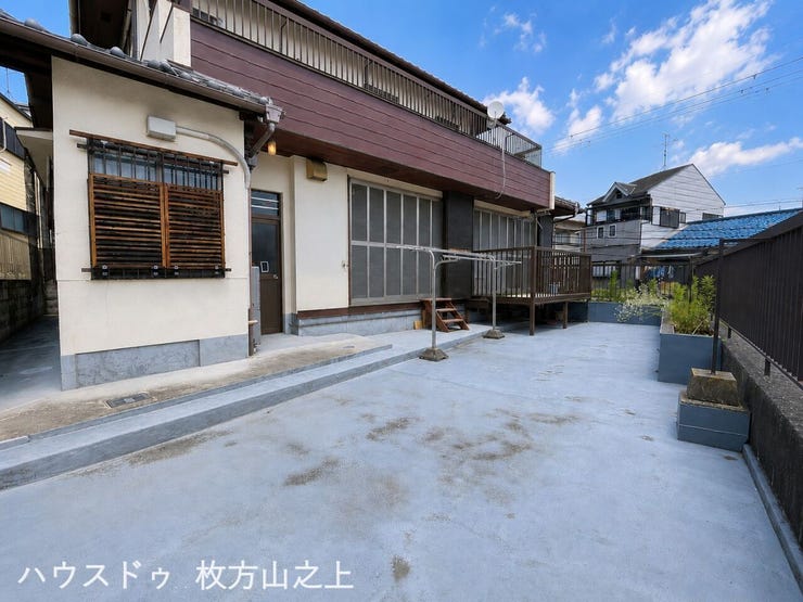 広々とした屋外スペース。洗濯やちょっとした作業など幅広く活用できます。