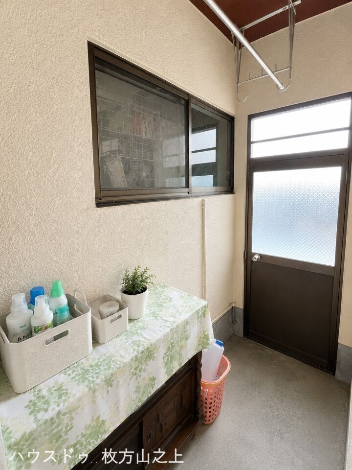 勝手口を備えており、屋外への出入りがしやすく家事動線にも便利です。