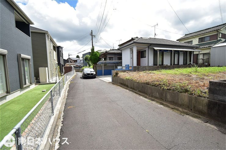 【前面道路】北向きの前面道路です!交通量の少ない静かな住環境です♪