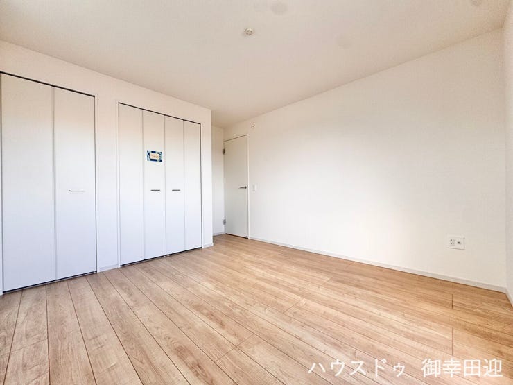 ■2階6.9帖洋室■寝室、書斎、趣味の部屋。家族の成長やライフスタイルに合わせ、様々な使い方ができる快適な空間です。