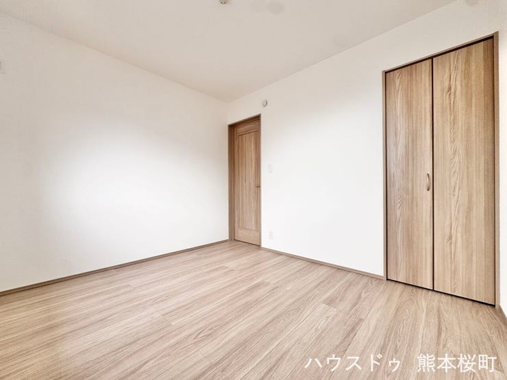 ■2階5.25帖洋室■寝室、書斎、趣味の部屋。家族の成長やライフスタイルに合わせ、様々な使い方ができる快適な空間です。