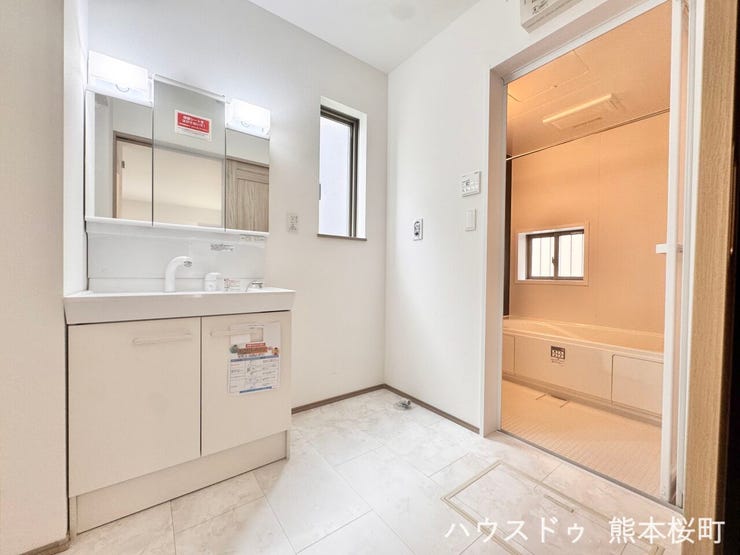 ■清々しいリフレッシュ空間■自分を磨き、気持ちを切り替える。心地よい光が差し込むプライベートスペース。