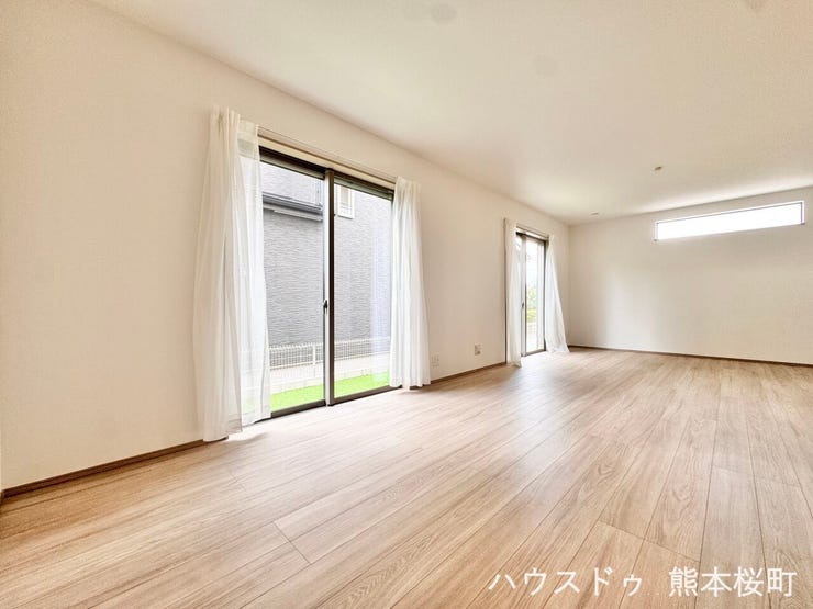 ■安らぎと笑顔の中心地■陽光が優しく降り注ぎ、会話が自然と弾む。ここでは、毎日が特別な時間へと変わります。