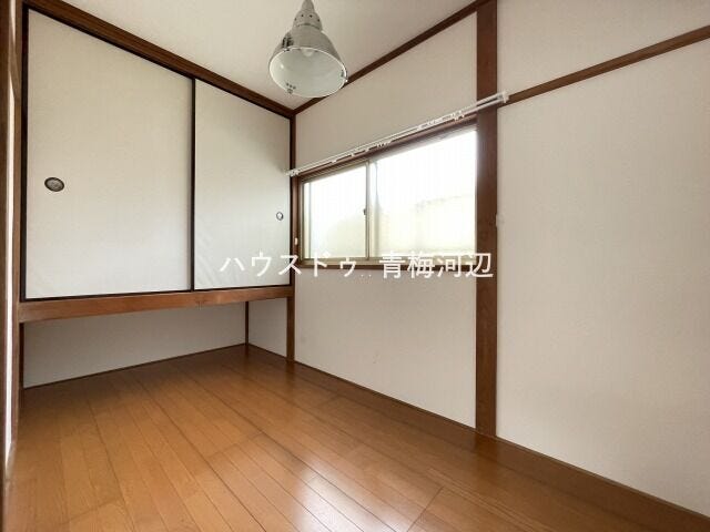 3帖洋室:小ぶりなお部屋ですが、収納もしっかりとあるので、お部屋を広く使えます。