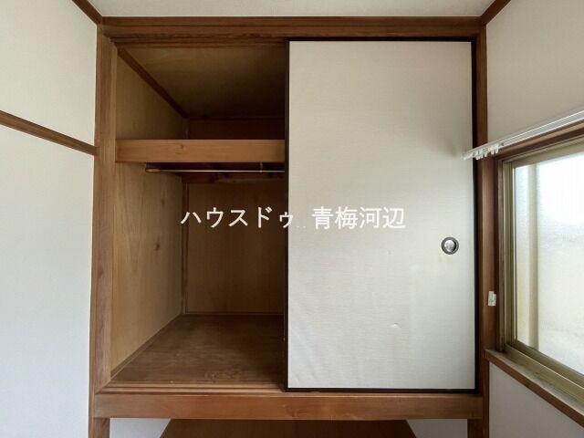 3帖洋室収納:収納グッズを使って空間を有効活用することができます。