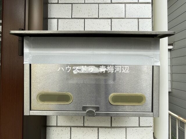 ポスト:郵便物が充分入る大きさです。