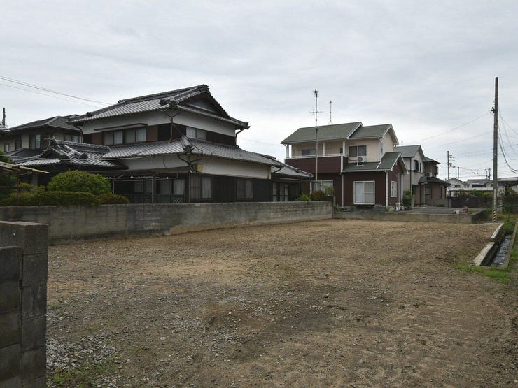 【外観】
敷地内を南東側より撮影