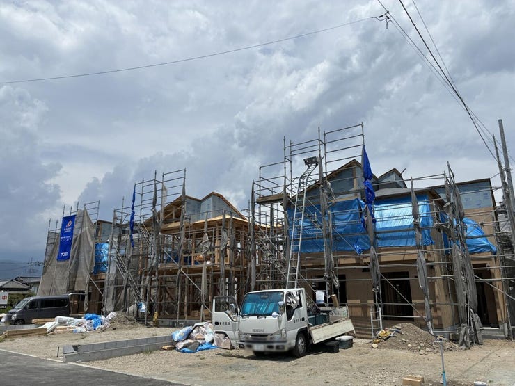工事中外観写真です。(南アルプス市加賀美 新築建売住宅)