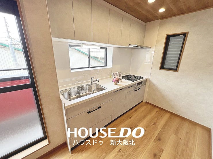 ■窓つきなので、お料理のニオイもお部屋に残しません!明るい日差しも差し込み、開放的なキッチンスペースです!