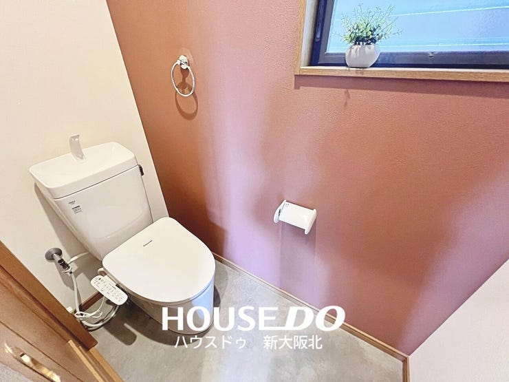 ■年中いつでも快適にご使用いただける温水便座付きトイレ!
■壁掛けリモコンがついているので操作もスムーズです!