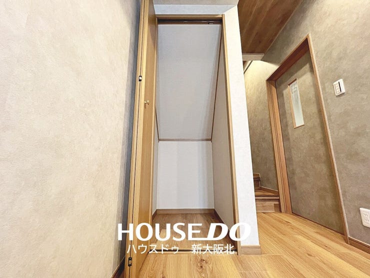 ■廊下にも収納があります!
■必ず通る場所なので毎日使う掃除道具などを収納しておくと便利ですね◎