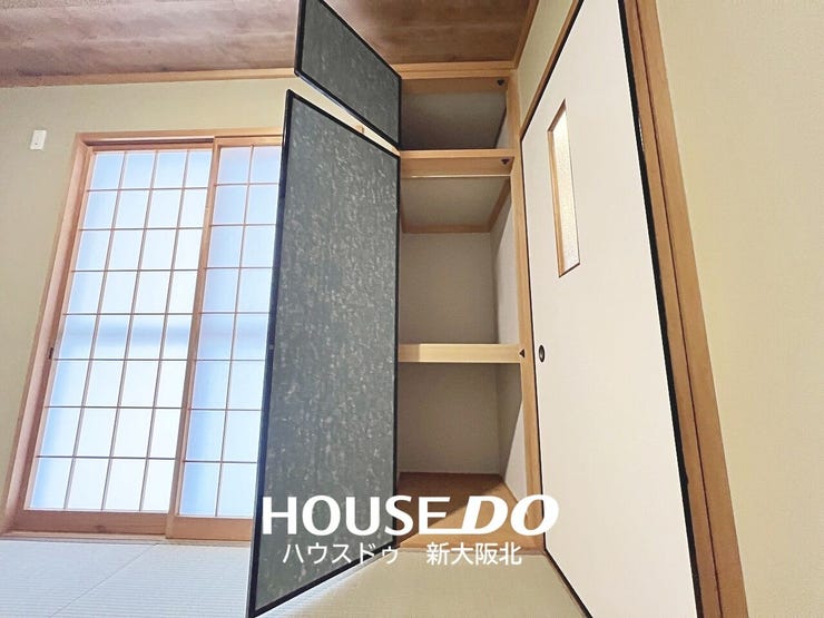 ■押し入れは奥行きがあるので、季節ものの家電や寝具もスッキリと収納できます!
■造り付けの収納は地震の揺れで倒れる心配がないので、防災面でも安心です!