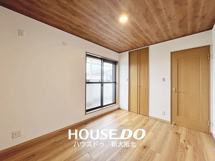 ■各居室6帖以上でゆとりのあるお部屋です!
■フローリングは、飲み物などをこぼしてもサッとひと吹きで汚れがとれるのでお掃除が楽々です◎