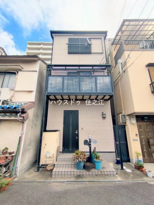 ★玄関廻りは若干スペースがございますので物置スペースとしてもご利用頂けます♪