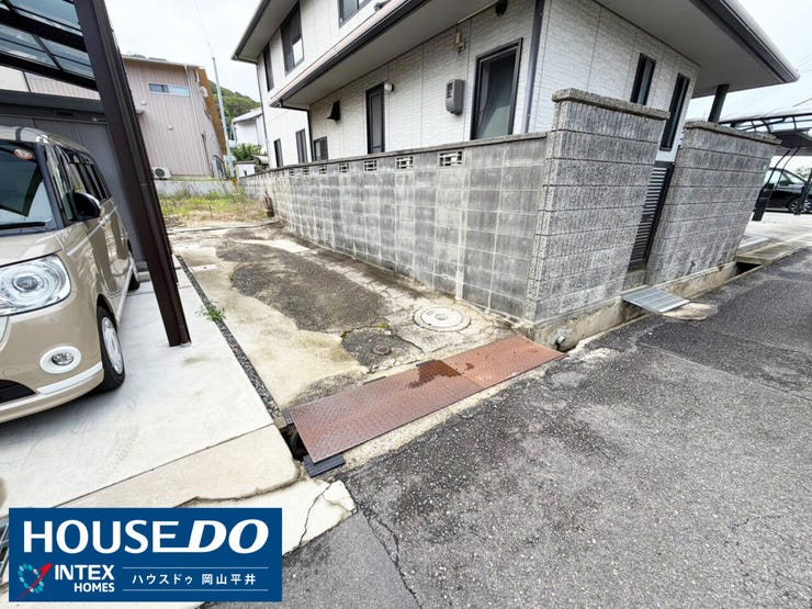 奥へと続くゆとりのあるアプローチは、毎日の車の出し入れやご家族の行き来も快適に行えそうですね♪