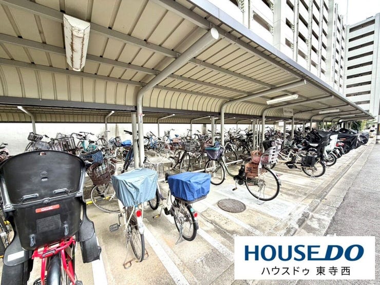 屋根付きの駐輪場を完備。自転車での通勤・通学やお買い物も、天候を気にせず快適です。