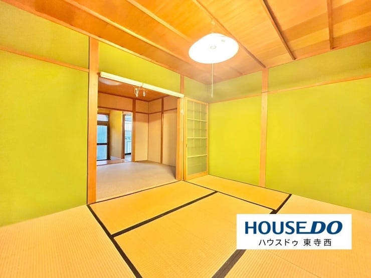 南向きの採光で、朝から昼間まで明るい和室です。広さを活かし、子ども部屋・寝室・親の書斎など多目的に活用できます。
