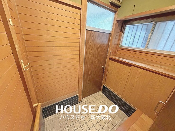 ■ゆとりのある玄関土間で、靴の脱ぎ履きもしやすい空間♪来客時にも圧迫感を感じにくい玄関です!