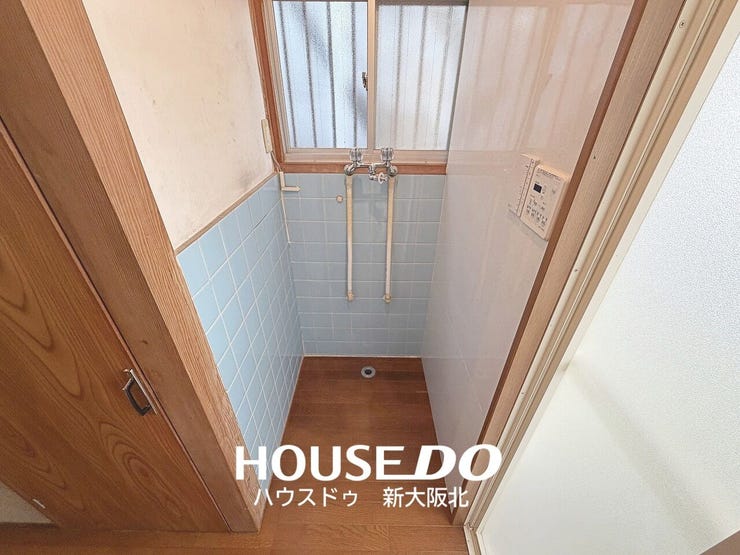 ■室内洗濯機置き場を確保♪窓もあるため換気がしやすく、湿気がこもりにくいのも嬉しいポイントです!