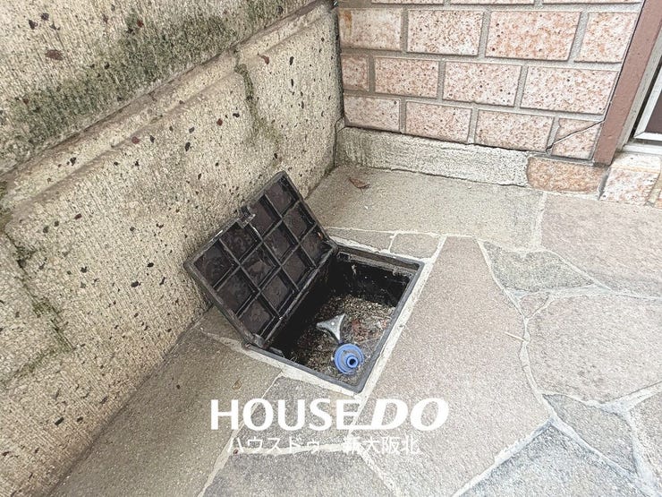■玄関まわりには散水栓付き♪植栽への水やりや、玄関まわりのお掃除などにも便利です!