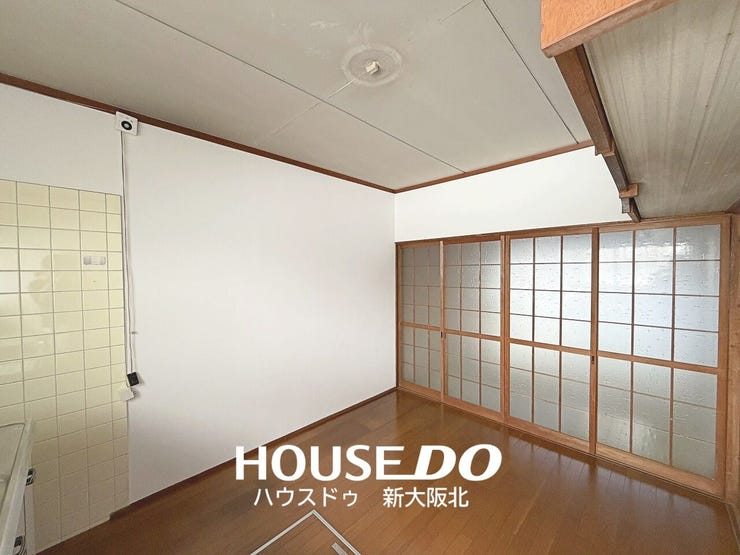 ■木のぬくもりを感じる建具が印象的なダイニングスペース♪隣室とつなげて使うことで、より開放的な空間としてもお使いいただけます!
