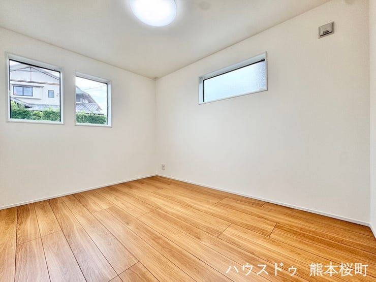 ■2階6帖洋室■寝室、書斎、趣味の部屋。家族の成長やライフスタイルに合わせ、様々な使い方ができる快適な空間です。