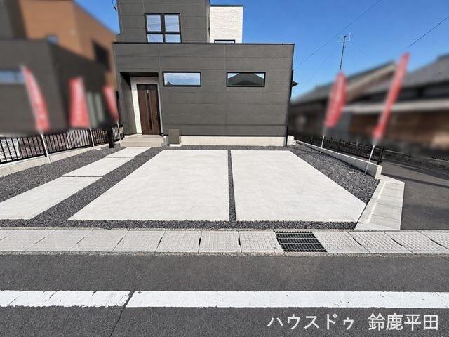 2台並列に停められる駐車場です。(2026年9月12日 撮影)