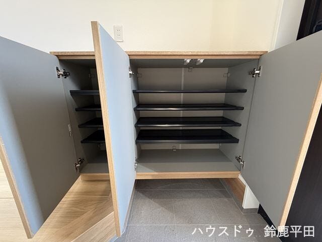 収納力のあるシューズボックス。玄関まわりをすっきり保てます。