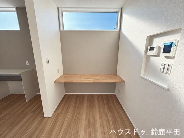 パソコンを使って作業したり、お子様の勉強スペースなどに活躍するカウンター。