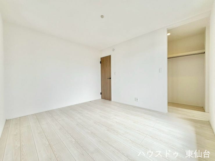 WIC付きの主寝室は、収納力が高くお部屋を広く使えるのが魅力です