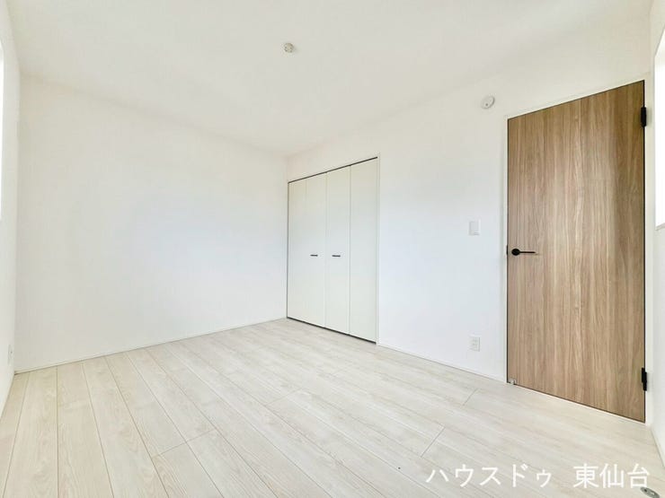 6帖の洋室無駄のないシンプルな形状で、レイアウトの自由度が高いお部屋です