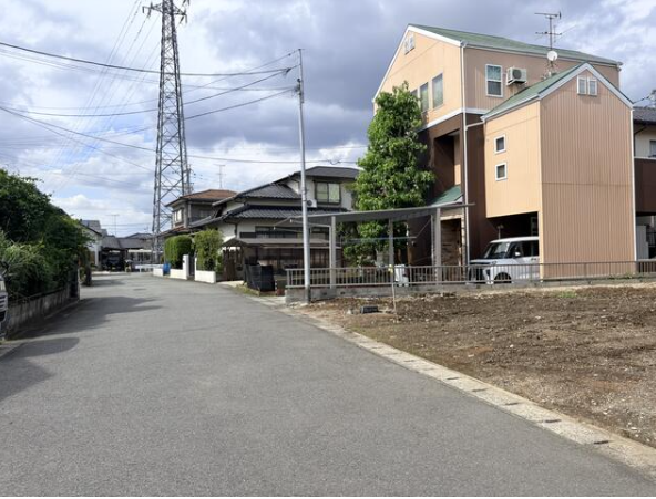 建築条件なし。地中埋設物に土留めがあります。現在は塞いでおりますが飲用井戸有り。